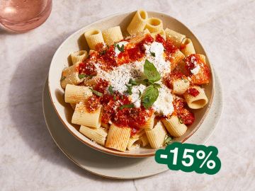 RIGATONI ARRABBIATA STRACCIATELLA