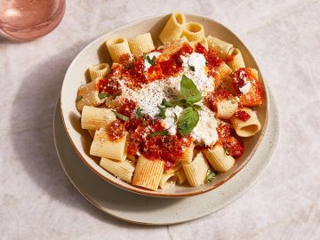 RIGATONI ARRABBIATA STRACCIATELLA