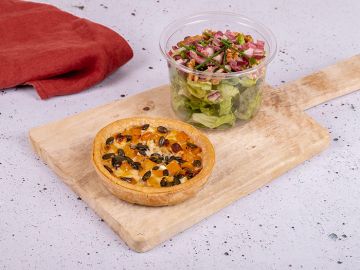 QUICHE BUTTERNUT GRAINE DE COURGE ET SALADE VERTE