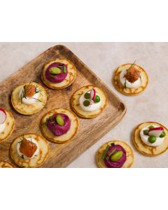 PLATEAU BLINIS FROMAGE FRAIS - SAUMON GRAVELAX - HOUMOUS